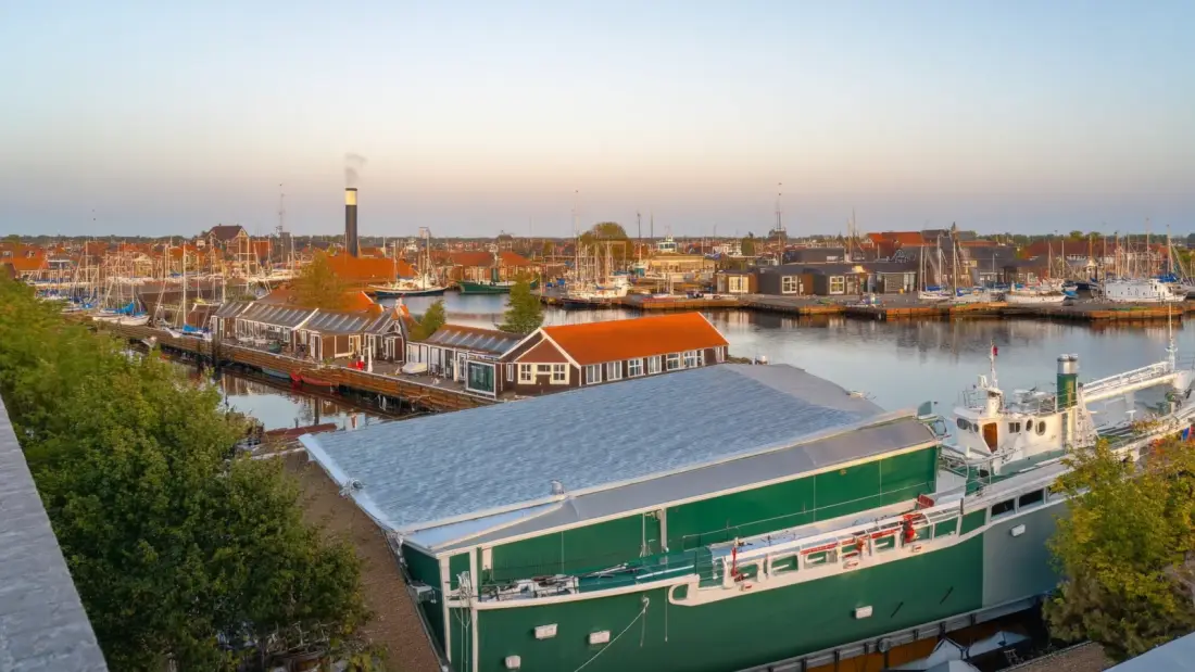 Aggregaat aansluiten boot aan wal bij stroomstoring