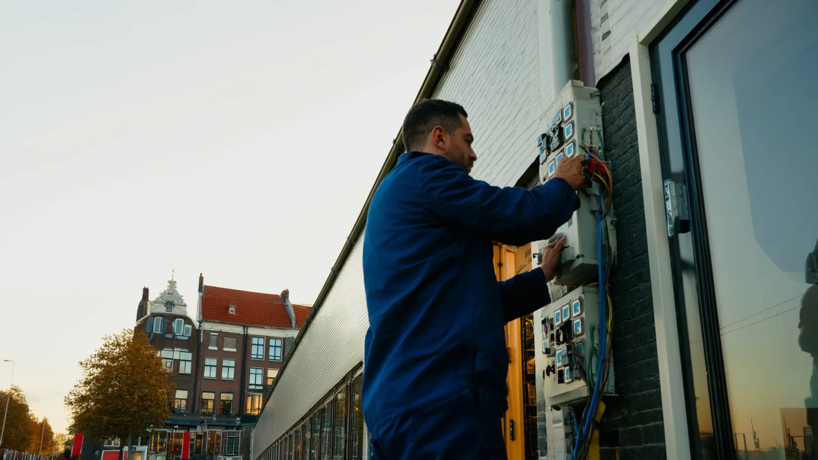 Aggregaat aansluiten op meterkast: veilig & NEN-proof