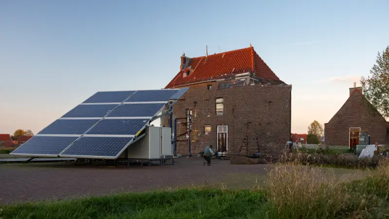 Aggregaat aansluiten op omvormer zonnepanelen: veilige